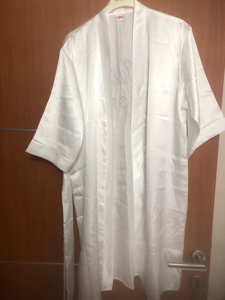 Beyaz Taş İşlemeli Kadın Sabahlık - Görsel 4
