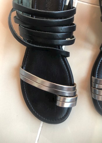 39 Beden Kadın Siyah Dolgu Topuklu Sandalet