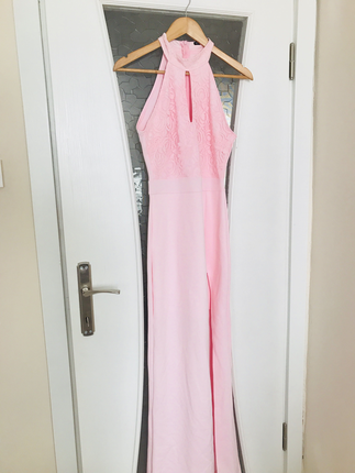 Pembe dantel detaylı elbise