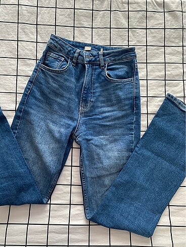 Stradivarius İspanyol paça jean pantolon