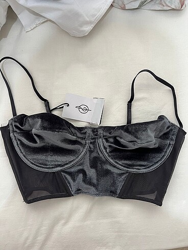 Stradivarius balenli kadife büstiyer