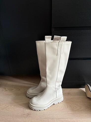 Stradivarius çizme krem rengi
