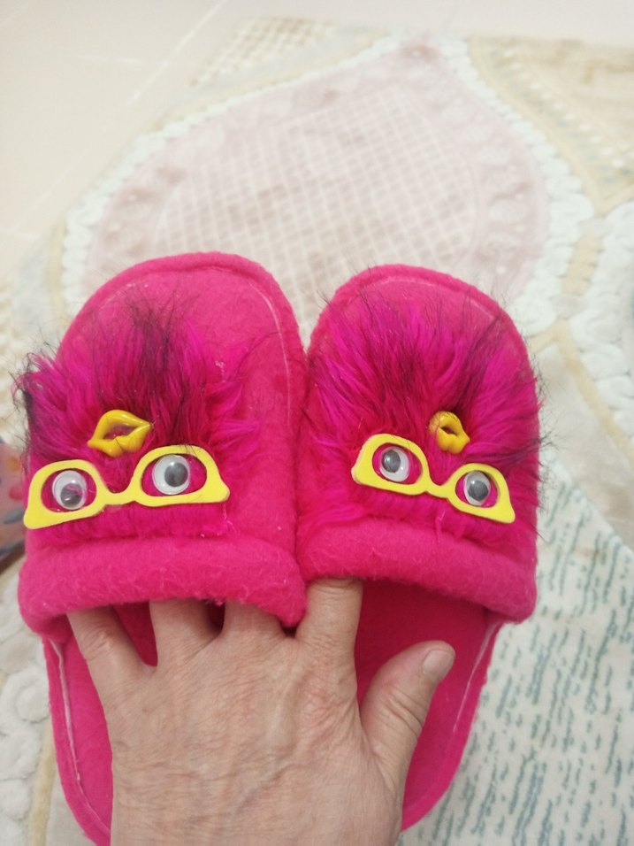 Kızlar için Renkli Pofuduk Ev Terliği - Görsel 3