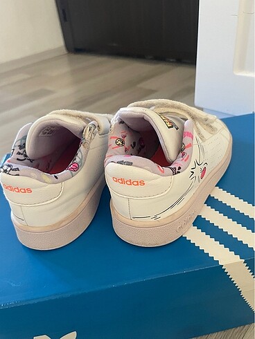 26 Beden Adidas spor ayakkabı