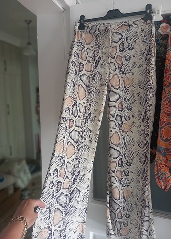 Cream & Rouge Yılan Desen Şifon Pantolon