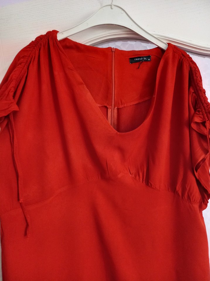 Kırmızı V Yakalı Drapeli Midi Kumaş Elbise - Görsel 4