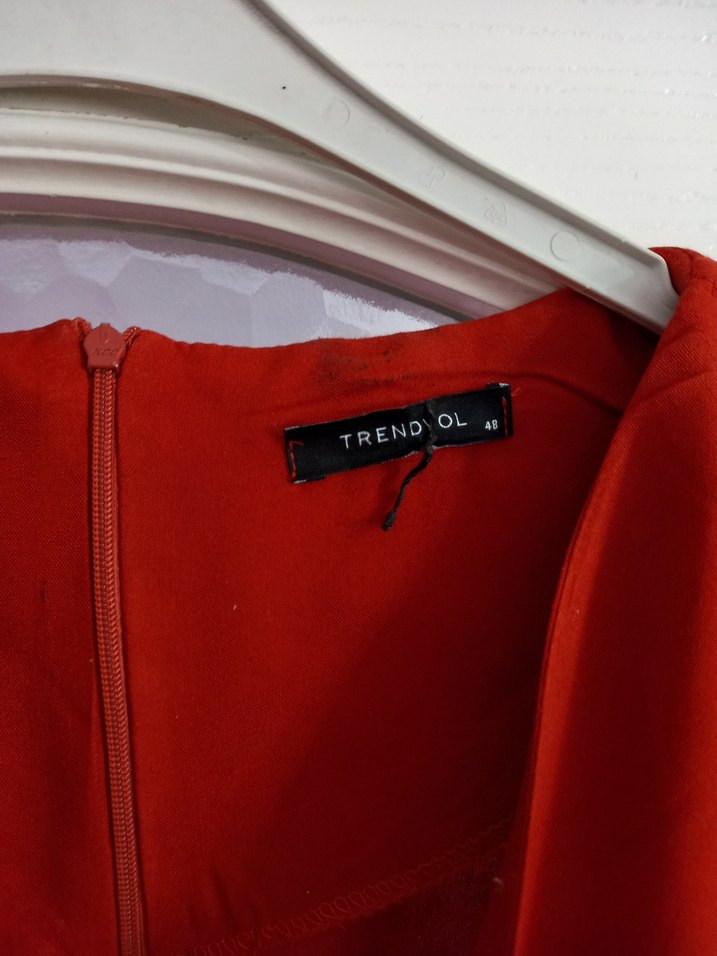 Kırmızı V Yakalı Drapeli Midi Kumaş Elbise - Görsel 2