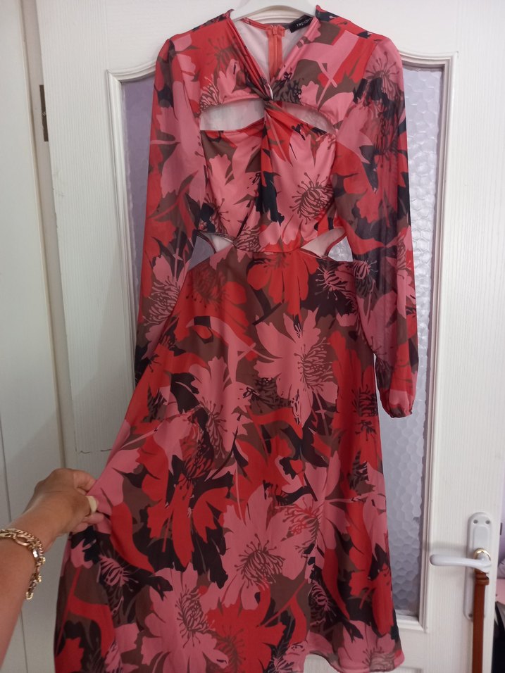 Trendyol Bel ve Göğüs Dekolteli Abiye Elbise - Görsel 4