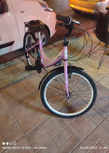 Pembe Tekerlekli Bisiklet