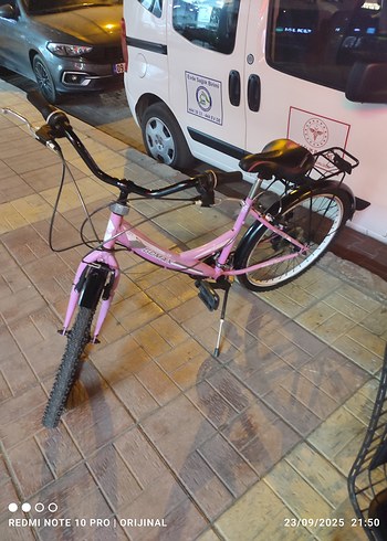 Diğer Pembe Tekerlekli Bisiklet