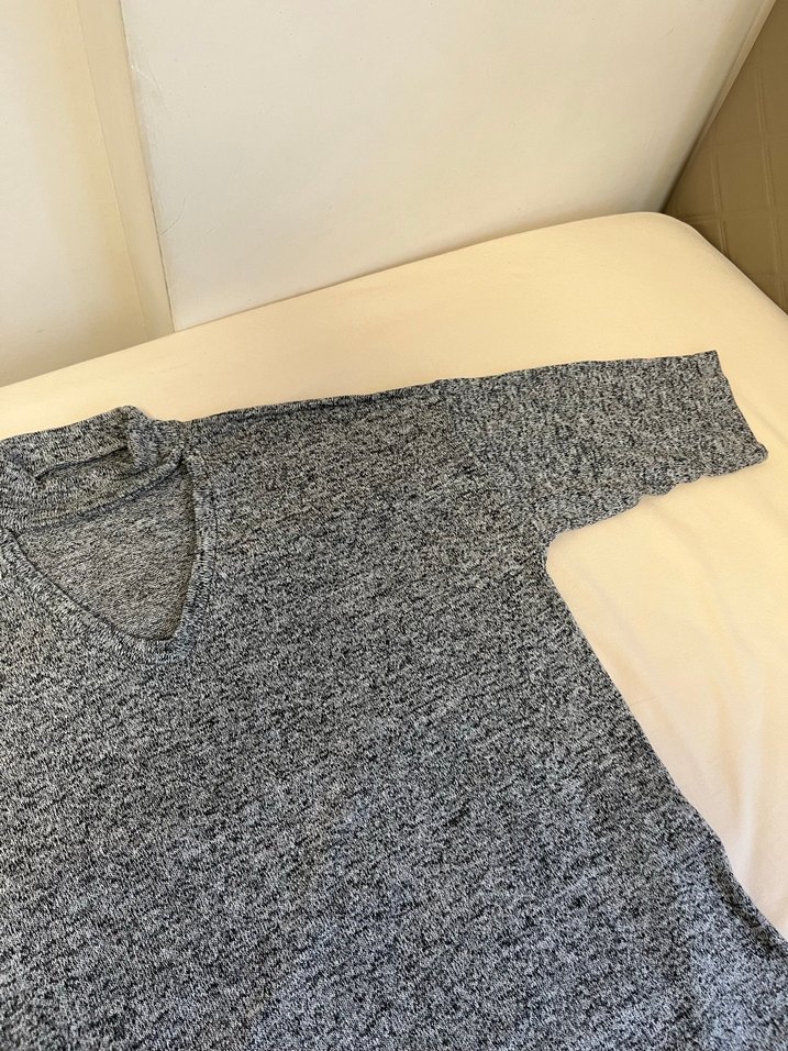 Kadın Gri V Yaka Triko Kısa Kollu Kazak - Görsel 3