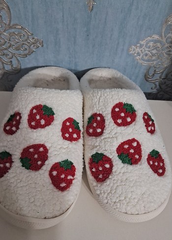 Nakışlı Beyaz Kadın Ev Terliği - Görsel 3