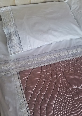Nakışlı Beyaz Parlak Yatak Örtüsü - Görsel 3