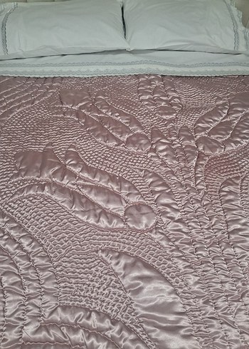 Nakışlı Beyaz Parlak Yatak Örtüsü - Görsel 6