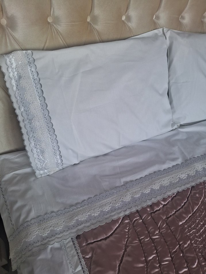 Nakışlı Beyaz Parlak Yatak Örtüsü - Görsel 5