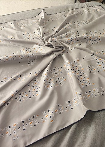 Cacharel Gri Desenli eşarp - Görsel 2