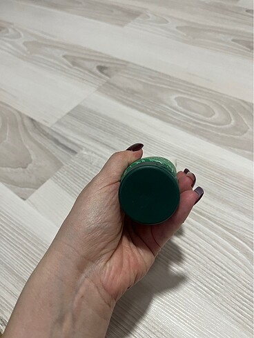  Beden The body shop tea tree temizleyici scrup maske