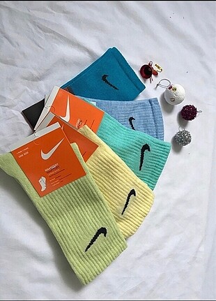 Nike ve Meyve Nakışlı