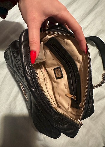 Zincir Detaylı Siyah Deri Guess Çanta - Görsel 4