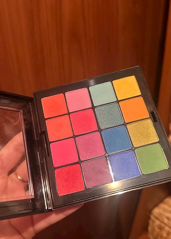 NYX Ultimate Çok Renkli Göz Farı Paleti - Görsel 3