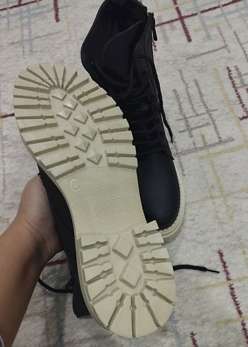 Siyah Detaylı Topuklu Goth Bot - Görsel 2