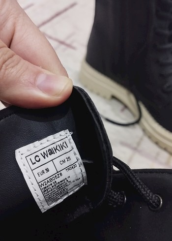 Siyah Detaylı Topuklu Goth Bot - Görsel 3