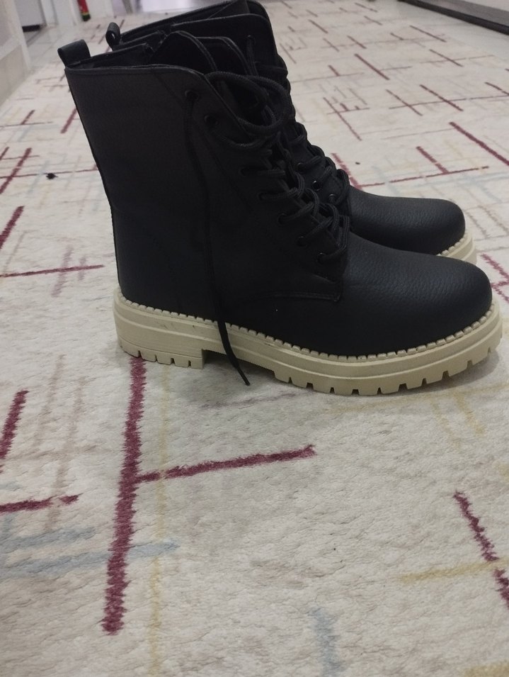 Siyah Detaylı Topuklu Goth Bot - Görsel 5