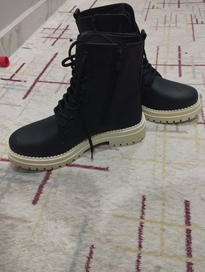 Siyah Detaylı Topuklu Goth Bot - Görsel 4