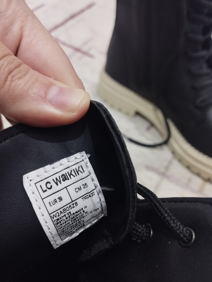 Siyah Detaylı Topuklu Goth Bot - Görsel 3