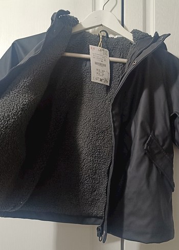 Zara  Çocuk Siyah Fermuarlı Yağmurluk
Yeni Etiketli - Görsel 3