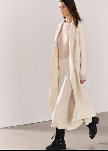 Düğmeli Beyaz Kaban - Görsel 2