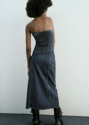 Zara 
Yeni etiketli
Gri Straplez Uzun Denim Elbise
Xs - Görsel 2