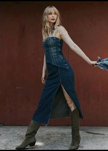 Zara 
Yeni etiketli
Gri Straplez Uzun Denim Elbise
Xs - Görsel 3