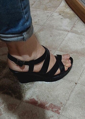 Yeni hakiki deri dolgu topuk sandalet