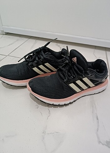 37,5 Beden siyah Renk Adidas spor ayakkabı