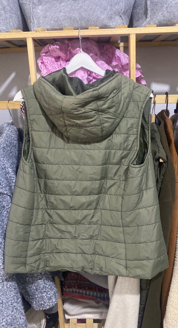 Kapüşonlu Yeşil Kadın Şişme Yelek - Görsel 3