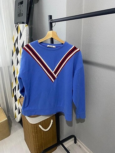 Sweatshirt
