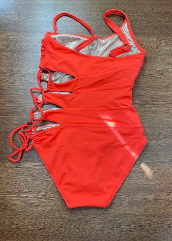 Turuncu Yan Dekolteli Kadın Mayo - Görsel 3