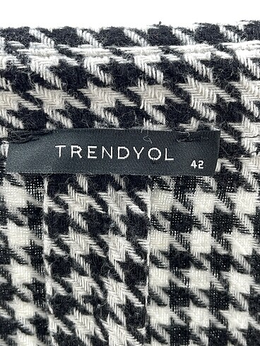 42 Beden çeşitli Renk Trendyol & Milla Gömlek %70 İndirimli.