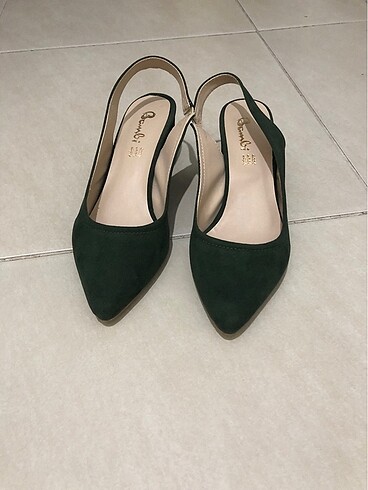 Yeşil bambu topuklu ayakkabı