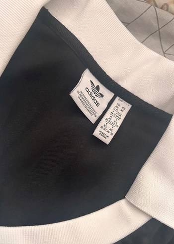 xs Beden V Yakalı Adidas Tişört