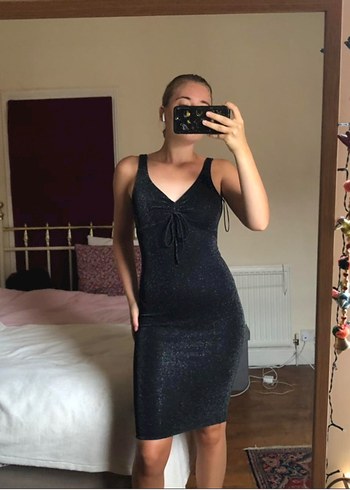 Parlak Siyah Mini V Yakalı Drapeli Elbise - Görsel 3