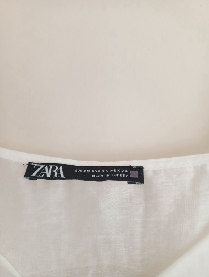 Beyaz Keten Fırfırlı Kolsuz Bluz - Görsel 3