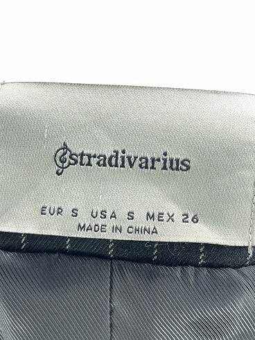 s Beden siyah Renk Stradivarius Yelek %70 İndirimli.