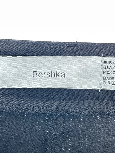 40 Beden siyah Renk Bershka Düz Kesim %70 İndirimli.