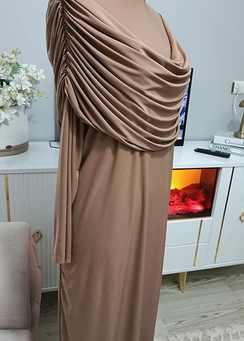 Bej Drapeli Yüksek Yakalı Uzun Elbise - Görsel 2