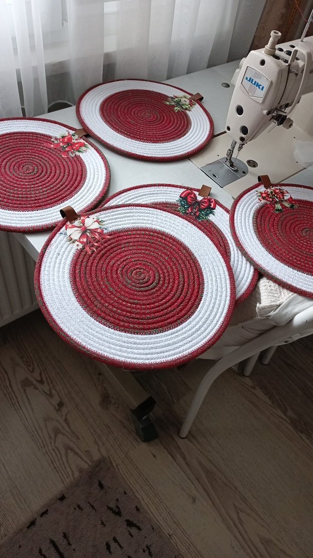 Nakışlı Kırmızı Beyaz Yuvarlak Amerikan Servis - Görsel 2