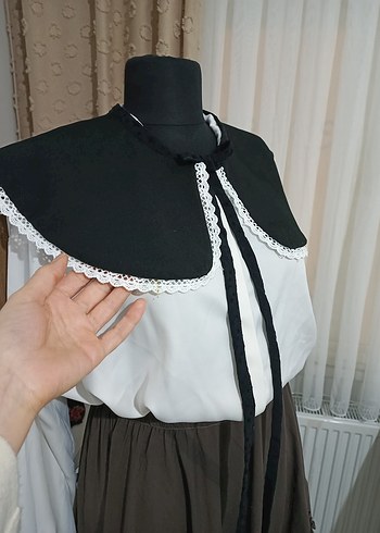 Dantel Detaylı Gotik Yaka - Görsel 2
