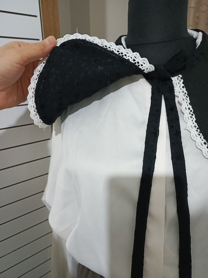 Dantel Detaylı Gotik Yaka - Görsel 3