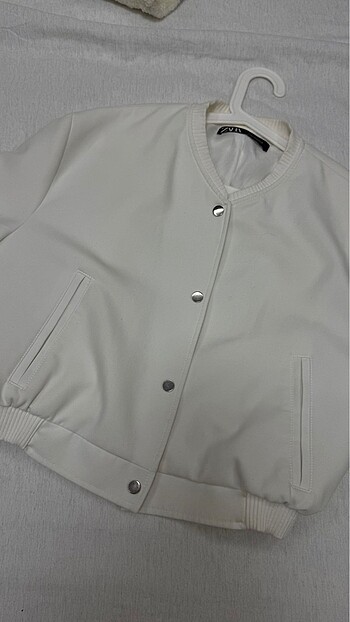 l Beden Zara beyaz bomber ceket